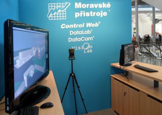Ukzky vizualizace technologi prmyslovch podnik vprosted ControlWeb a ukzka ten registranch znaek automobil